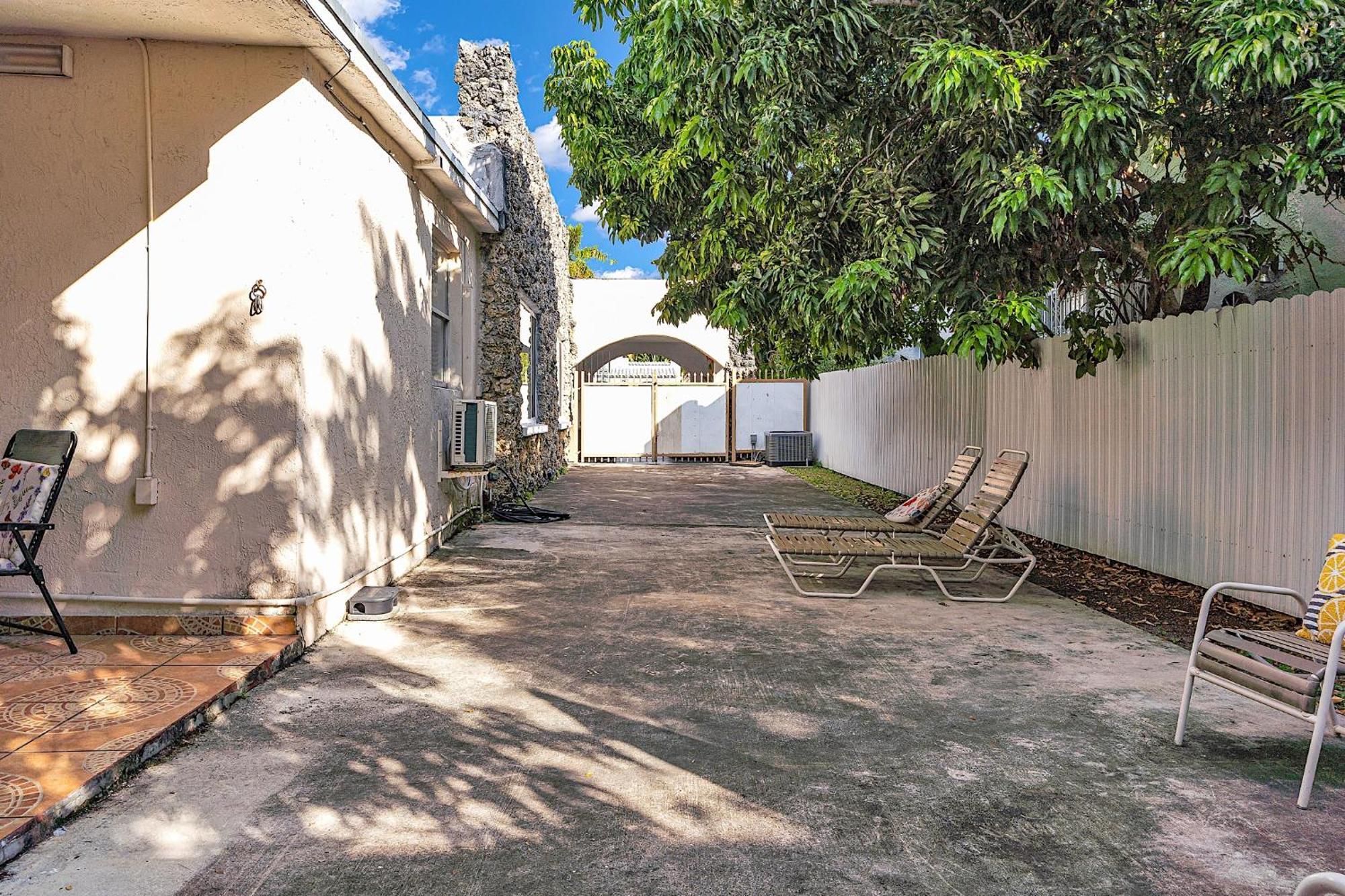 Private Room In Little Havana Miami Exterior photo