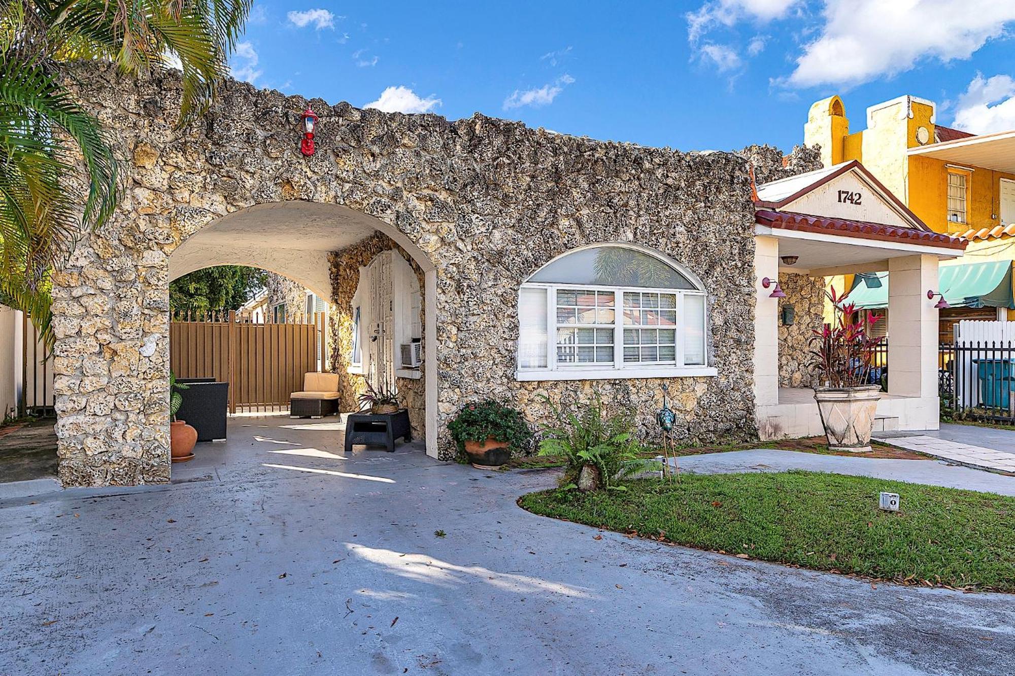 Private Room In Little Havana Miami Exterior photo