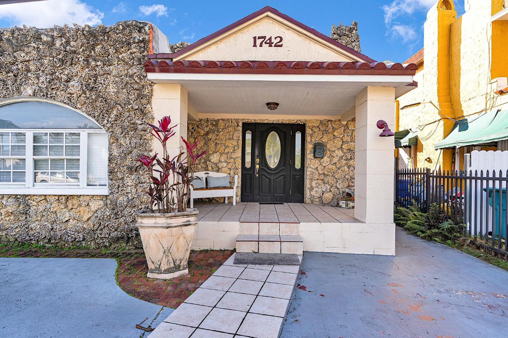 Private Room In Little Havana Miami Exterior photo